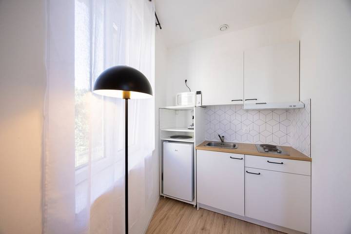 Hel studio-lejlighed, Studio Apartment 'Proche Centre-ville' with Wi-Fi in Mulhouse, Mulhouse Området