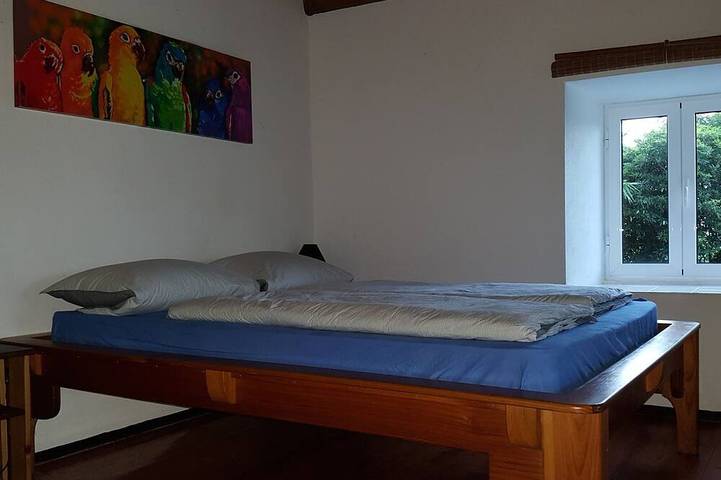 Location de vacances pour 4 personnes, avec terrasse ainsi que jardin et jacuzzi, animaux acceptés dans Faial - 2