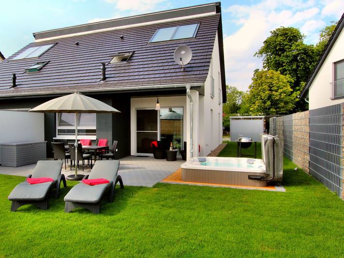 Ferienhaus für 7 Personen, mit Sauna und Garten sowie Terrasse und Ausblick, kinderfreundlich in Göhren-Lebbin - 2