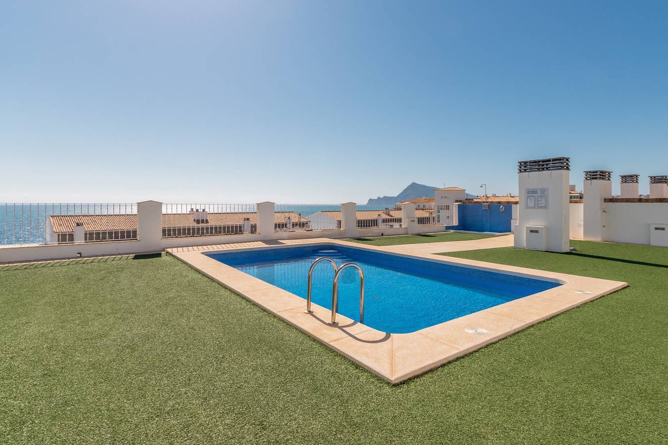 Appartamento intero, Appartamento 'Luz de Altea' con vista mare, piscina, Wi-Fi, balcone e terrazza in Platja L'Olla, Altea Spagna