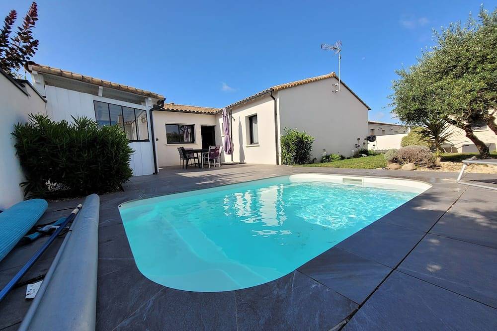 Jolie Maison au Calme Avec Piscine Chauffée et Cuisine D'été Dans un Lotissement in Chauray, Región de Niort