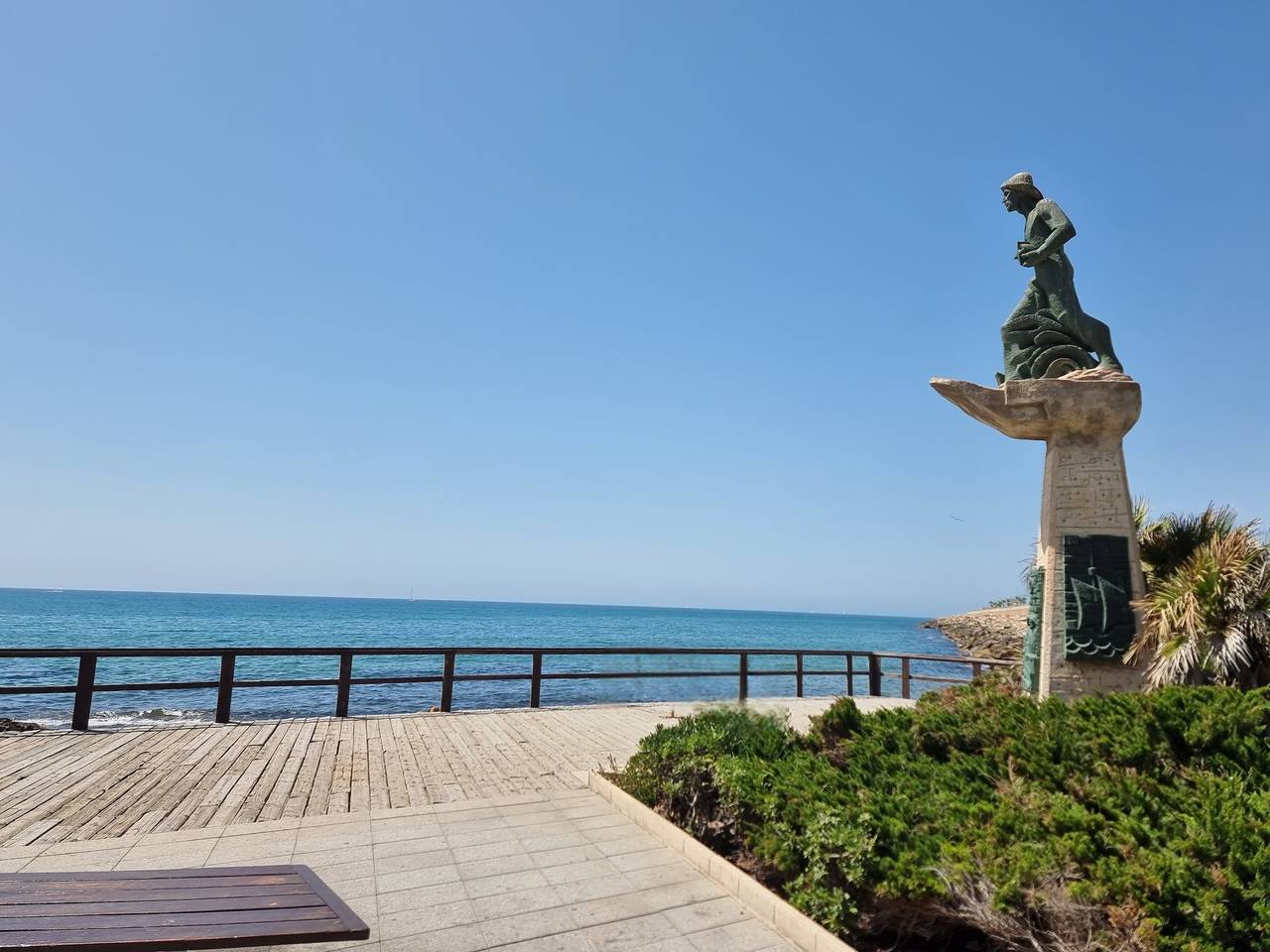 Gemütlicher Bungalow mit privater Terrasse und Gemeinschaftspool in Torrevieja in Torrevieja, Costa Blanca