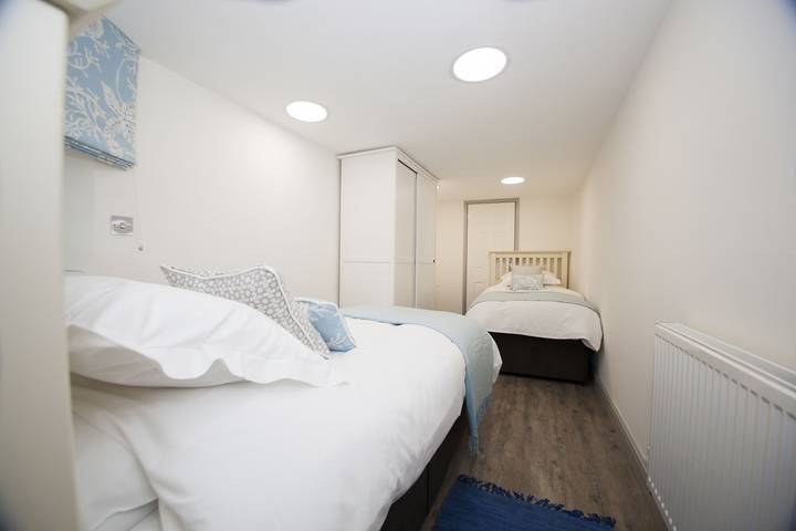 2 Bed Cottage - Sleeps 4 - Pets - Patio - Parking in Padstow, Cornwall