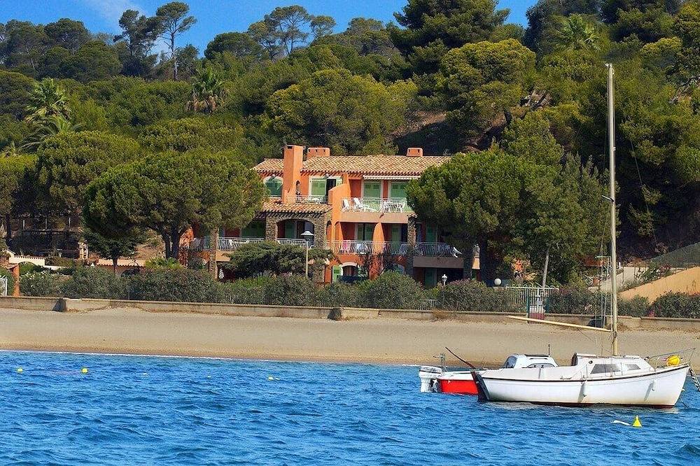 Appartement entier, Appartement T2 *** 4 pers. à 10m de la Plage avec Vue Mer & Piscine Chauffée (7) in La Londe-les-Maures, Parc national de Port-Cros