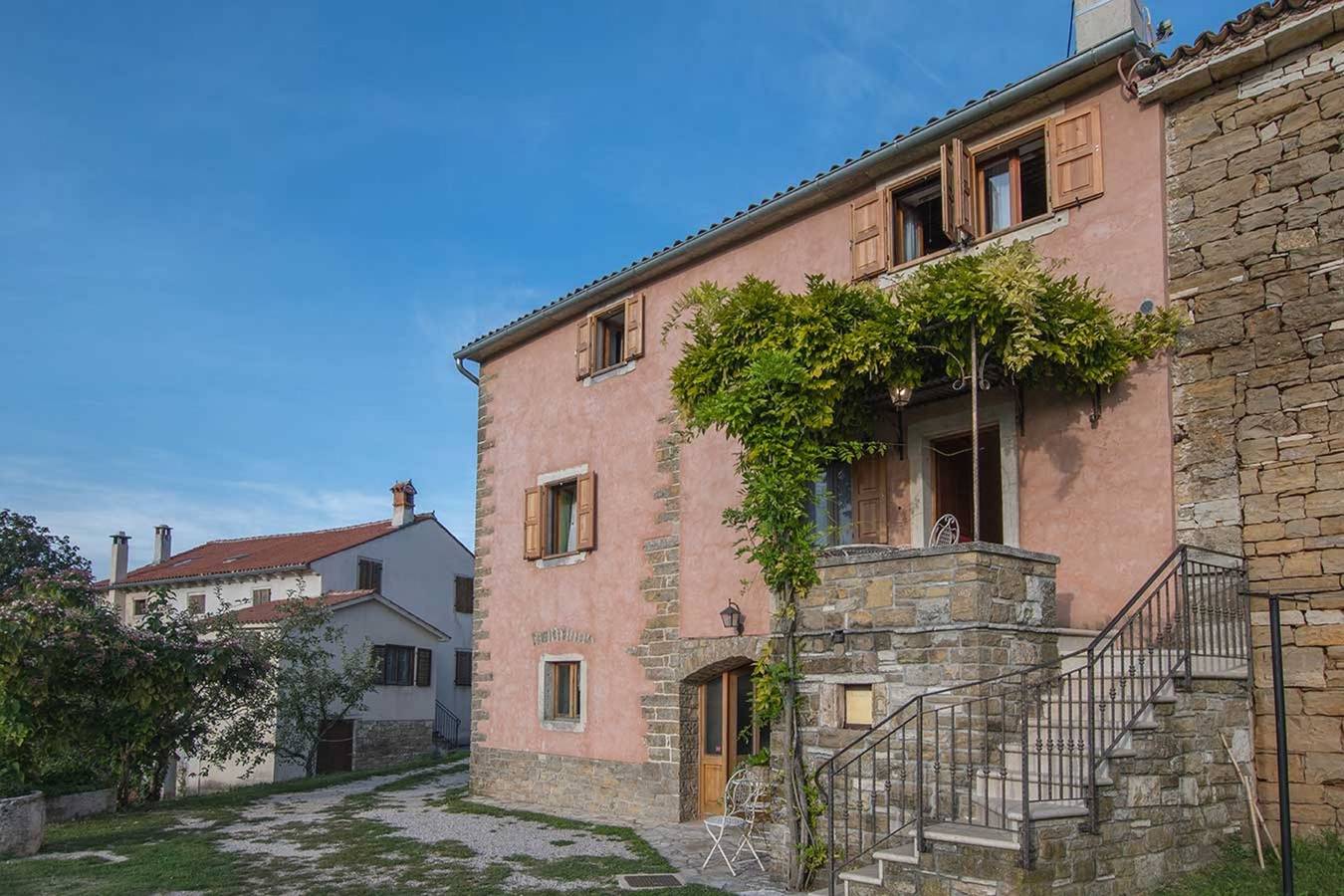 Villa Belle with pool for max 12 Persons in Oprtalj Istria in Oprtalj, Zentralistrien