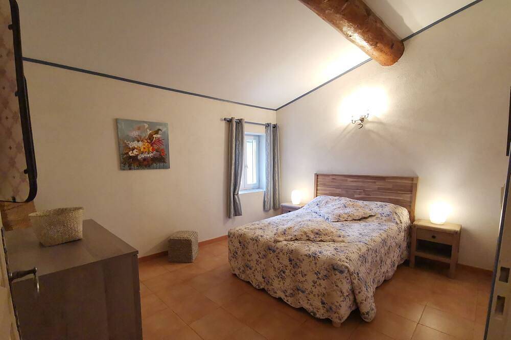 Charmantes Ferienhaus auf dem Land zwischen St Rémy de Provence und Avignon in Eyragues, Arles und Umgebung