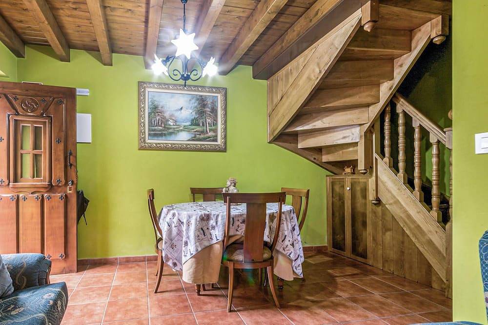 Casa La Pila, Asturias in Trescares, Peñamellera Alta