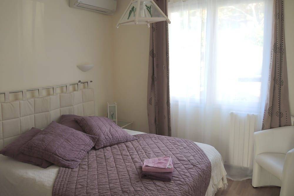 Comfortable Villa Close to Lake Sea Mountains Airport Unrivaled View in Prades, Prades region