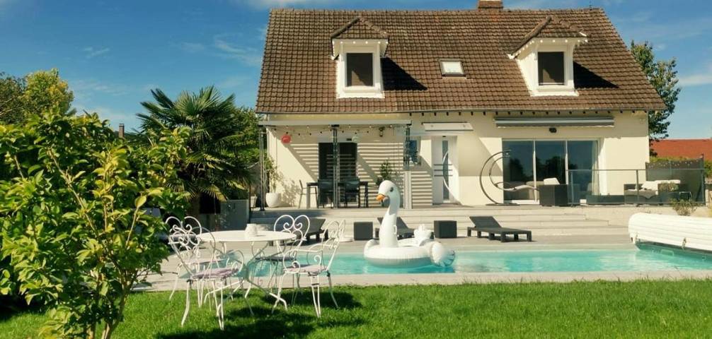 Gîte pour 4 personnes, avec Terrasse et Jardin ainsi que Piscine et Vue dans Villy-le-Maréchal