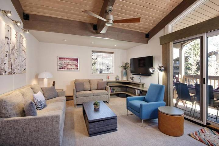 Holiday home for 6 people, with hot tub and balcony as well as pool - 1