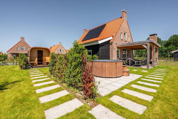 Ferienhaus für 7 Personen, mit Terrasse und Balkon/Terrasse - 1