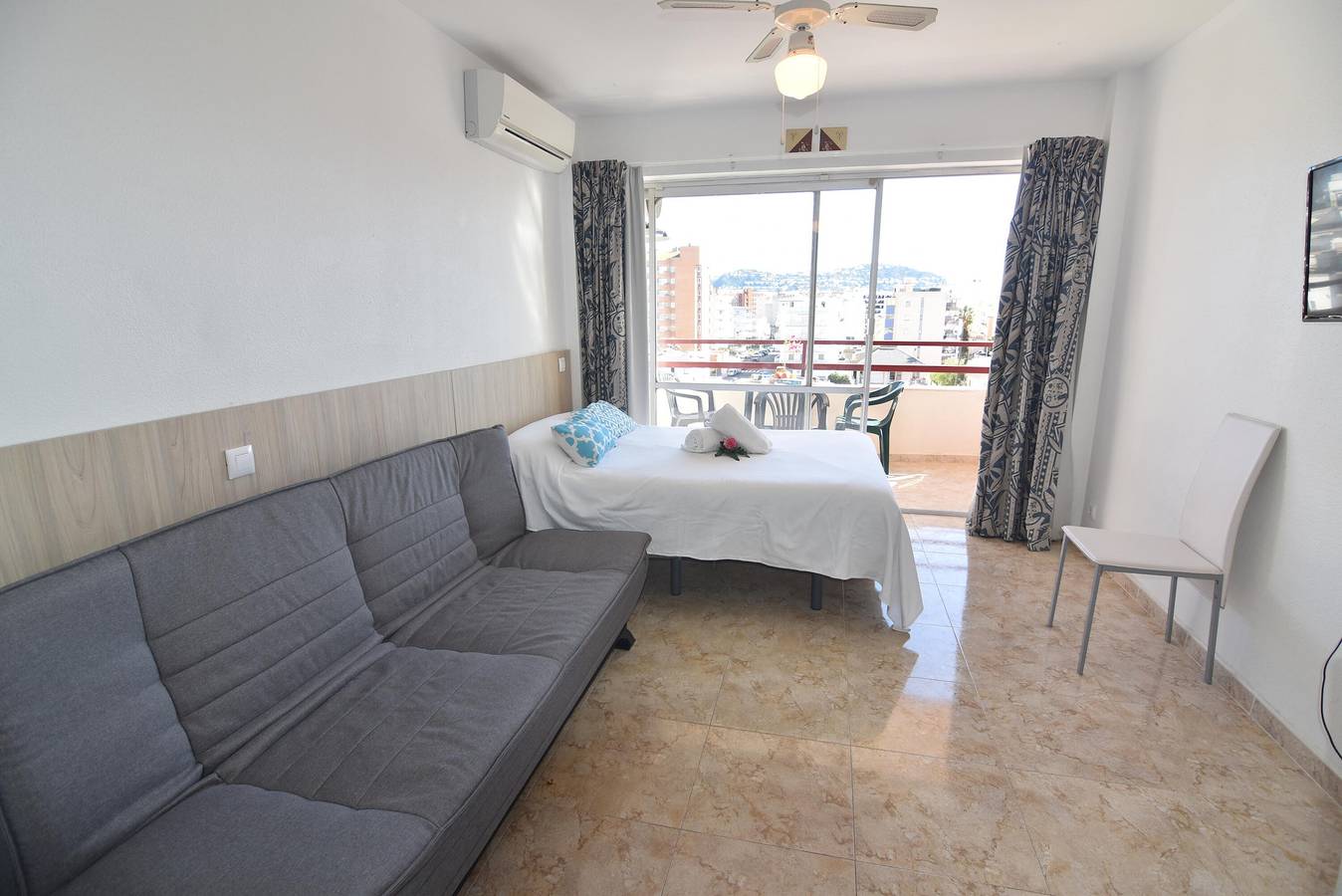 Estudio entero, Estudio moderno en Roses, cerca de la playa, con Wi-Fi y aire acondicionado. in Santa Margarida, Roses