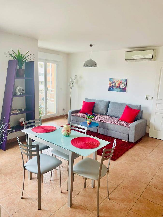 Gîte pour 4 personnes, avec balcon et vue dans Plage Carras Nice