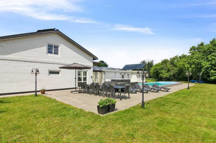 Ferienhaus für 26 Personen, mit Terrasse und Pool sowie Whirlpool und Sauna, mit Haustier