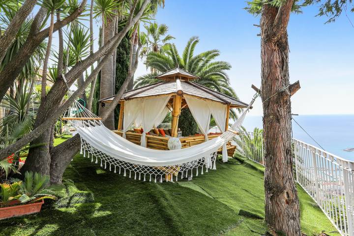 Studio pour 4 personnes, avec Terrasse ainsi que Jardin et Piscine