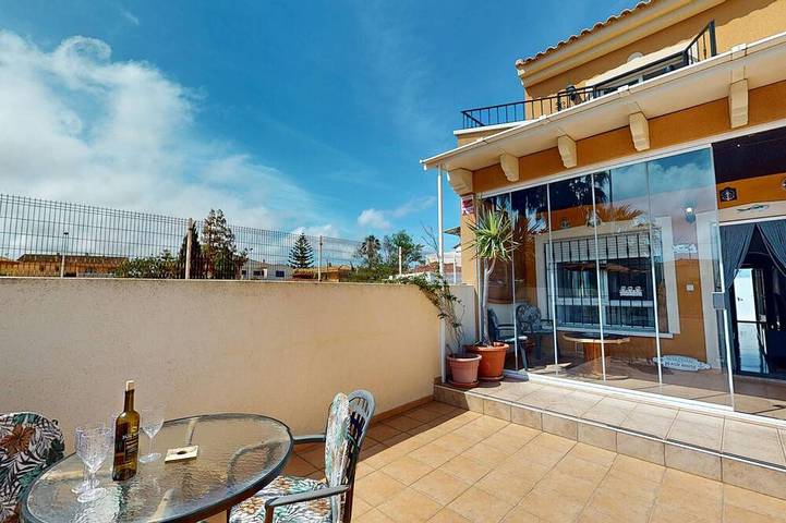 Gîte pour 6 personnes, avec terrasse et jardin dans Los Nietos