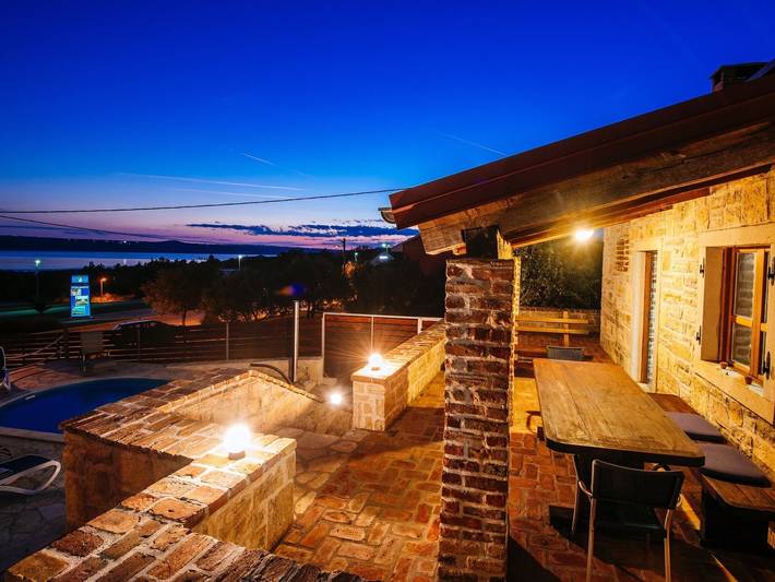 Ferienhaus für 10 Personen, mit Pool und Balkon sowie Balkon/Terrasse, kinderfreundlich in Jasenice - 2