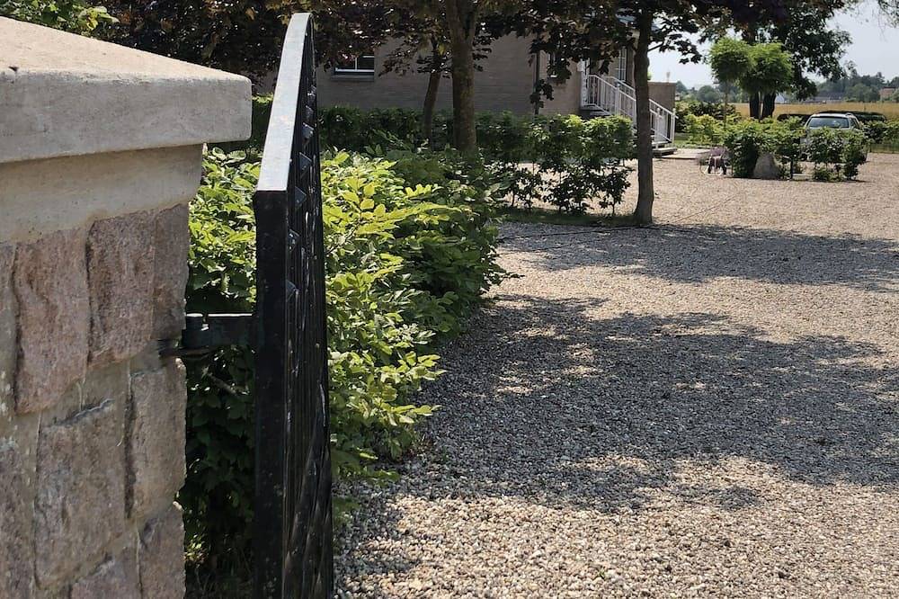 Ganze Wohnung, Landhaus Scheibner - Ferienwohnung 3 mit weitläufigem Garten und Bouleplatz in Bosau, Ostholstein