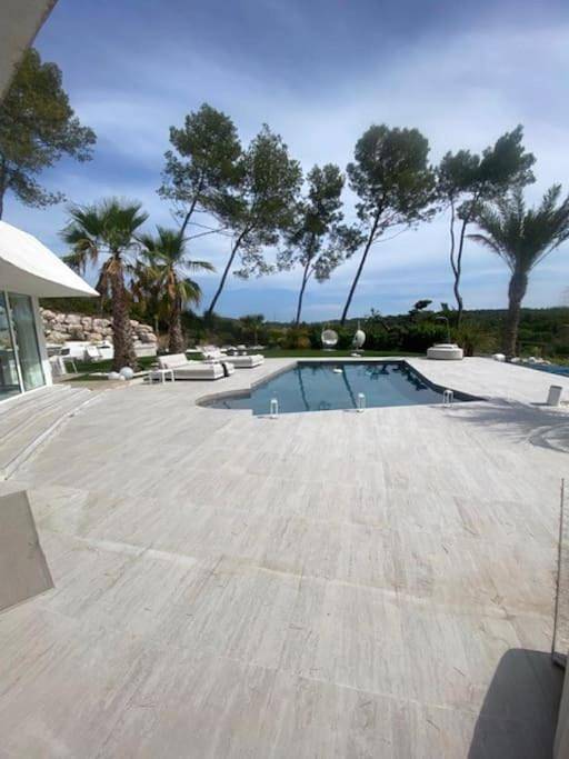 Location de vacances pour 7 personnes, avec jacuzzi ainsi que jardin et piscine à Grabels - 3