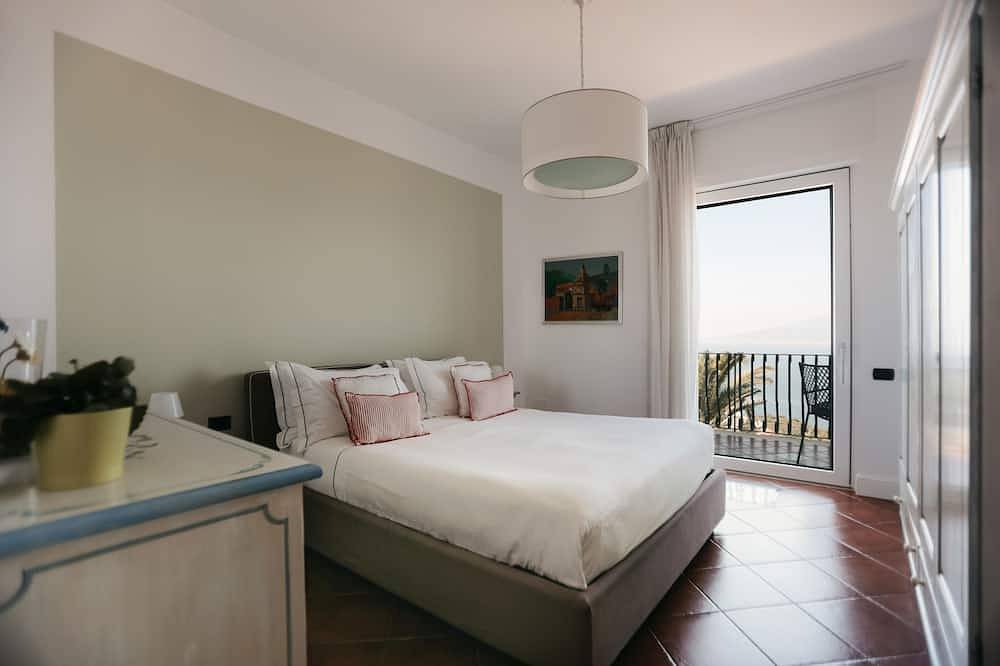 Villabiancasorrento - Amalficoast-Terraces - Gorgeous View - Private Pool-Gym in Sorrento, Sorrentine Peninsula