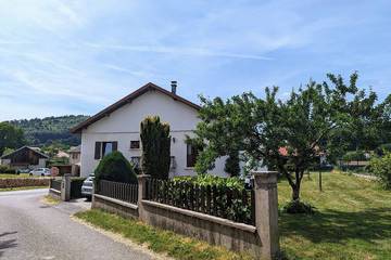 Gîte pour 6 personnes, avec jardin dans Jussarupt