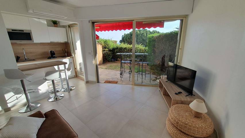 Gîte pour 2 personnes, avec balcon/terrasse et piscine dans Cannes La Bocca - 3