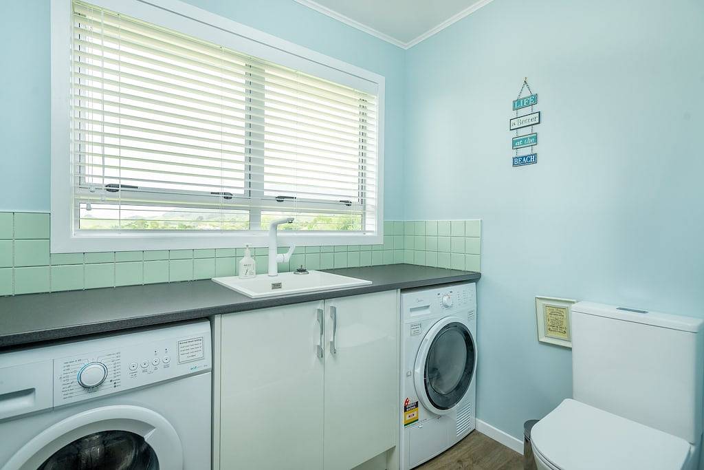 Opononi's 4-6 Bdrm Onepu Moana Holiday Home with Spa-Pool, Hokianga Harbour in Northland