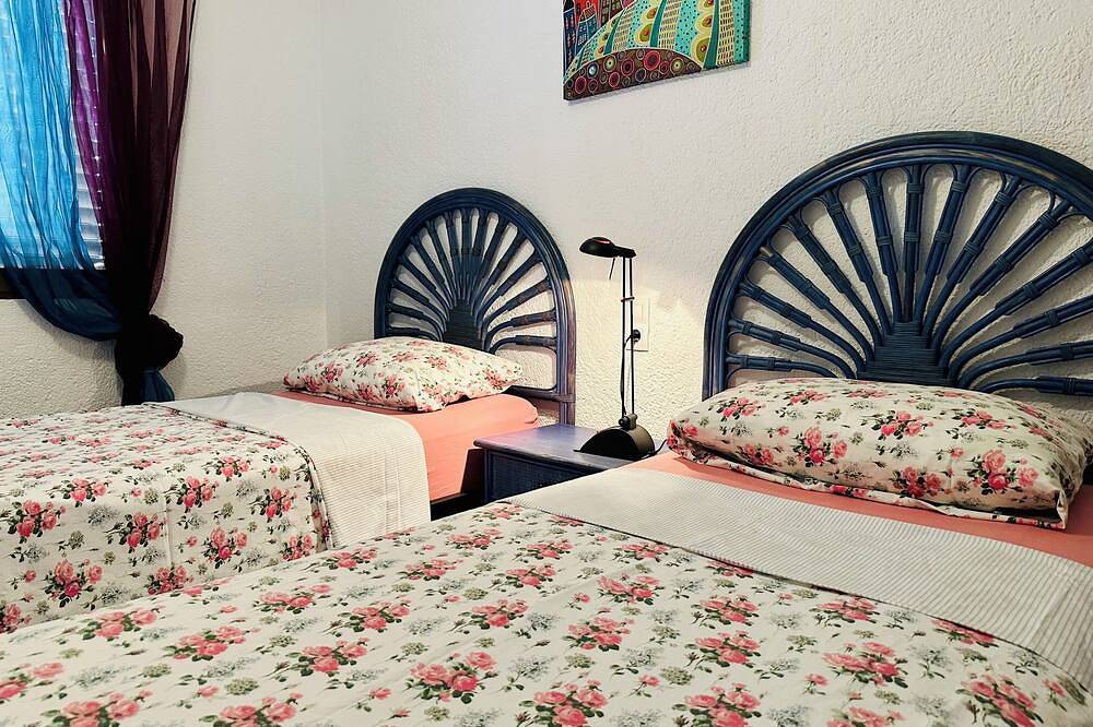 Pas gerenoveerd, gezellig huisje, 3 slaapkamers, zwembad, tuin in Almadrava, Costa Blanca