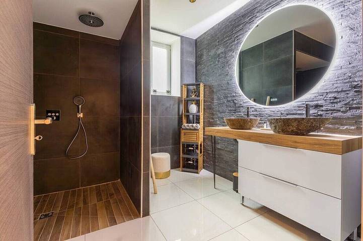Ganze Wohnung, L'essentiel appartement avec Jacuzzi et Sauna in Le Creusot, Autun und Umgebung