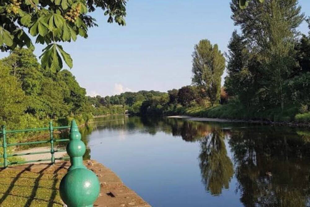 Entire apartment, Stylish Riverside Apartment set in a beautiful popular park. in Dumfries, Dumfries and Galloway