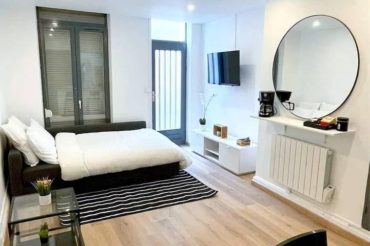 Appartement entier, Les Clés D'Augustine - T2 42m² Rdc terrasse privée in Arras, Région d'Arras