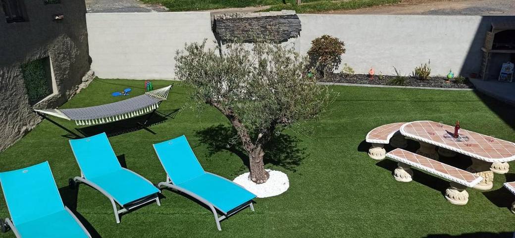 Location de vacances pour 10 personnes, avec terrasse et vue, adapté aux familles à Lacaze
