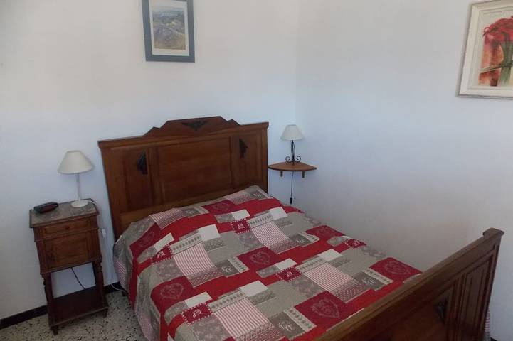 Location de vacances pour 6 personnes, avec terrasse ainsi que jacuzzi et jardin à Lablachère - 3