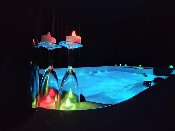 Hôtel pour 2 personnes, avec terrasse ainsi que jardin et jacuzzi - 1