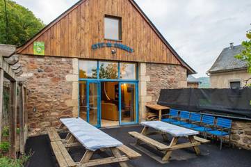 Location de vacances pour 25 personnes, avec jardin à Saint-Côme-d'Olt