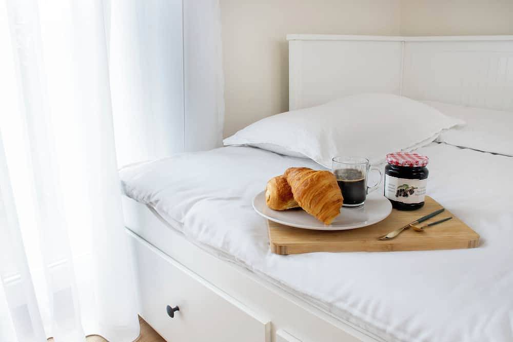 Apartamento entero, New Flat near Paris with Secure Parking 7' to Rer B direct line Cdg Ory in Fontenay-aux-Roses, Altos del Sena