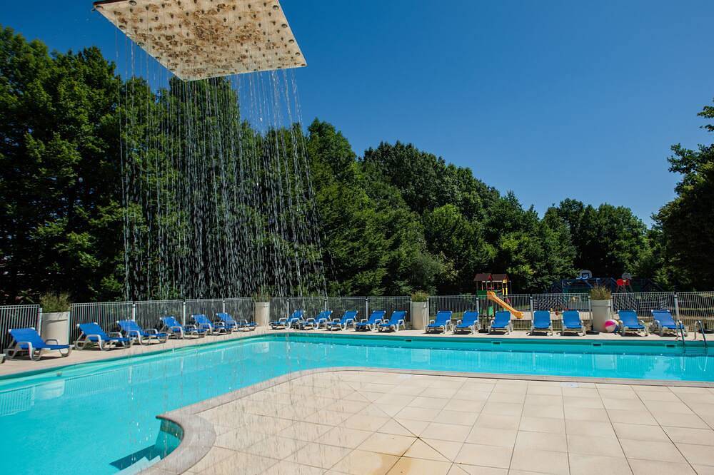 House on holiday park with pool in the Lot in Lacapelle-Marival, Lot