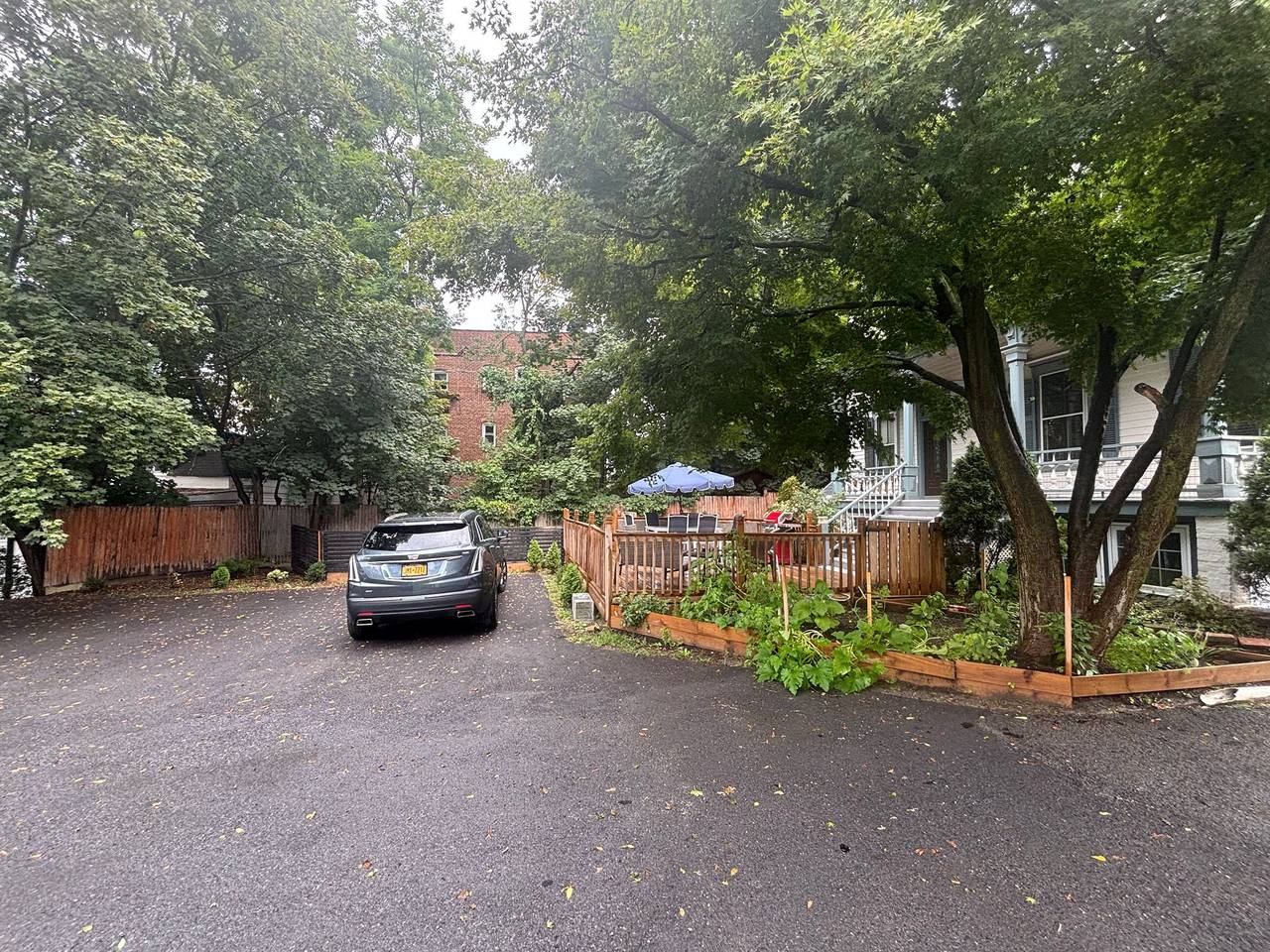 Entire apartment, 1 Br Private Victorian Apt in convenient City location on half acre sleeps 4 in Dutchess County