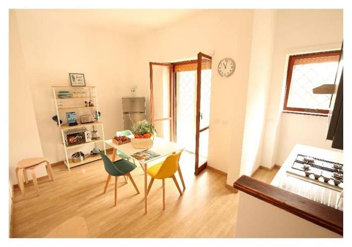 Appartamento per 4 persone, con balcone, adatto a famiglie con bambini in Ostia