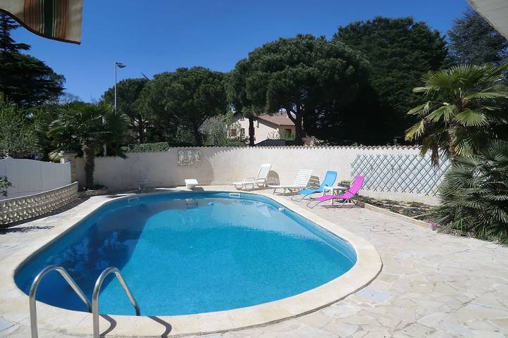 Villa pour 6 personnes, avec Balcon ainsi que Jacuzzi et Jardin