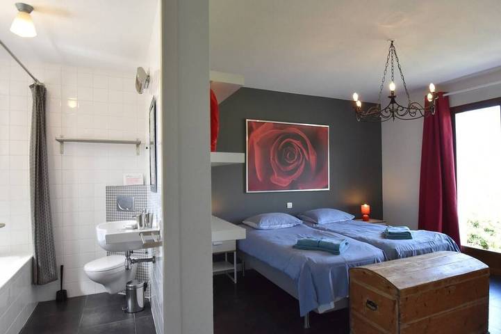 Location de vacances pour 10 personnes, avec terrasse et piscine ainsi que jacuzzi et jardin, animaux acceptés à Montbrun-des-Corbières - 3