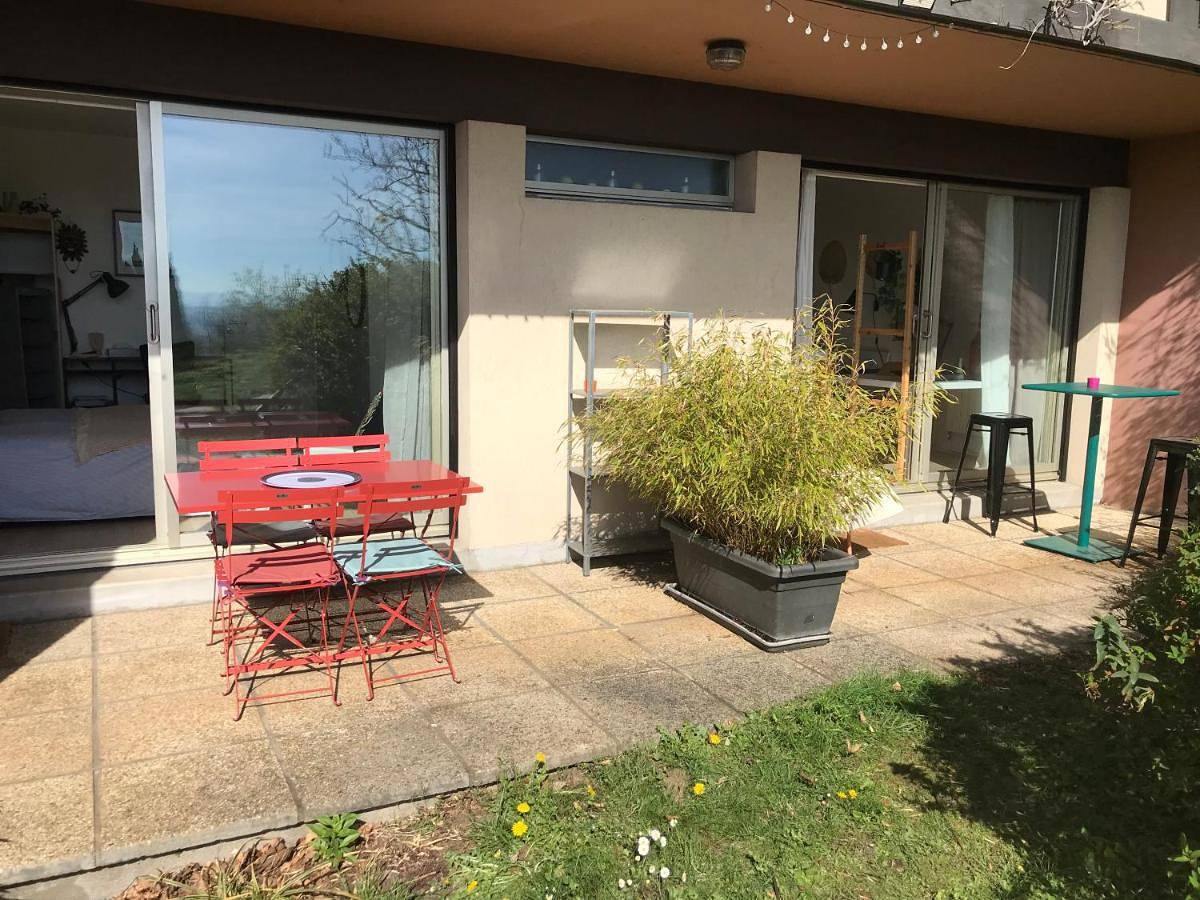 Appartement de vacances entier, Chez Isa, espace prive,1 chambre, salle de bain, coin cuisine, terrasse, jardin, entrée autonome, parking in Ceyrat, Parc naturel régional des Volcans d'Auvergne