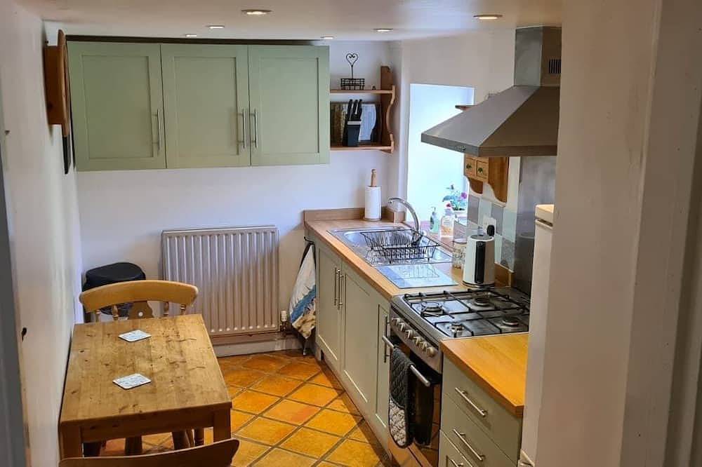 Rural yet fantastically situated, minutes from Shepton Mallet & Wells in Shepton Mallet, Somerset