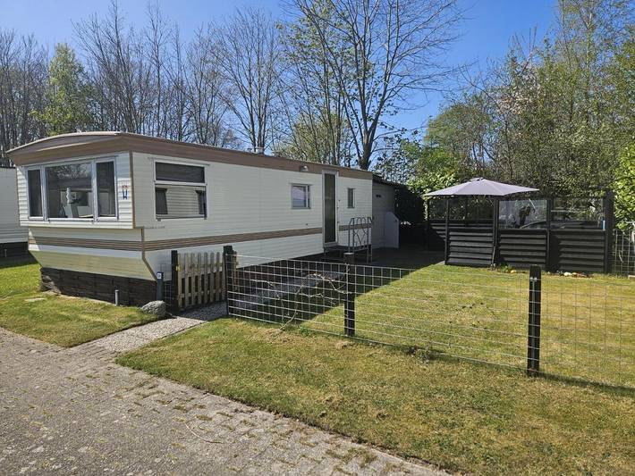 Camping voor 4 personen, with terras and zwembad as well as uitzicht and tuin in Nationaal Park De Alde Feanen