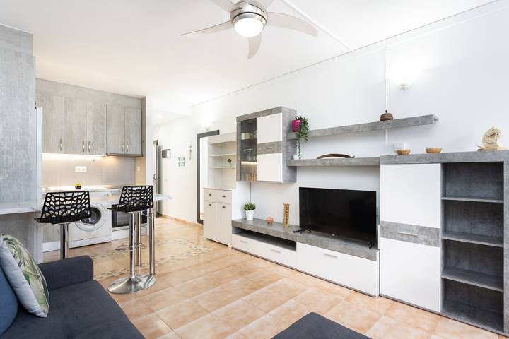 Ganze Wohnung, Ferienwohnung für 2 Personen mit Kinderpool in Playa de LA BALLENA (Arona), Arona