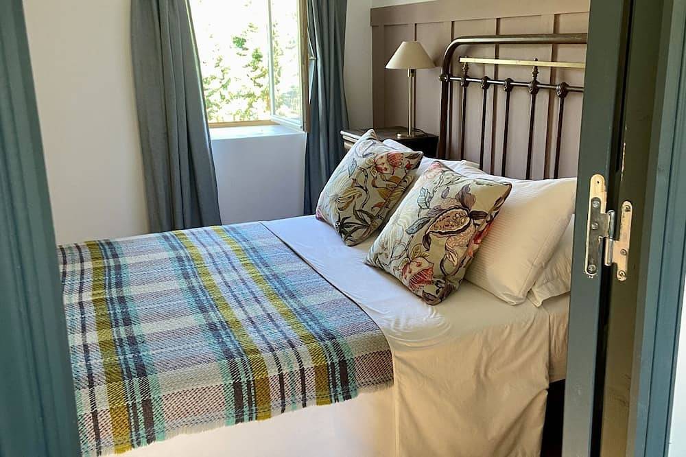 Appartement entier, Appartement de vacances indépendant avec jardin privé in Meyrannes, Parc national des Cévennes