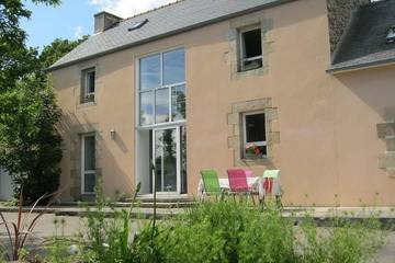 Gîte pour 8 personnes, avec jardin et terrasse à Guilers