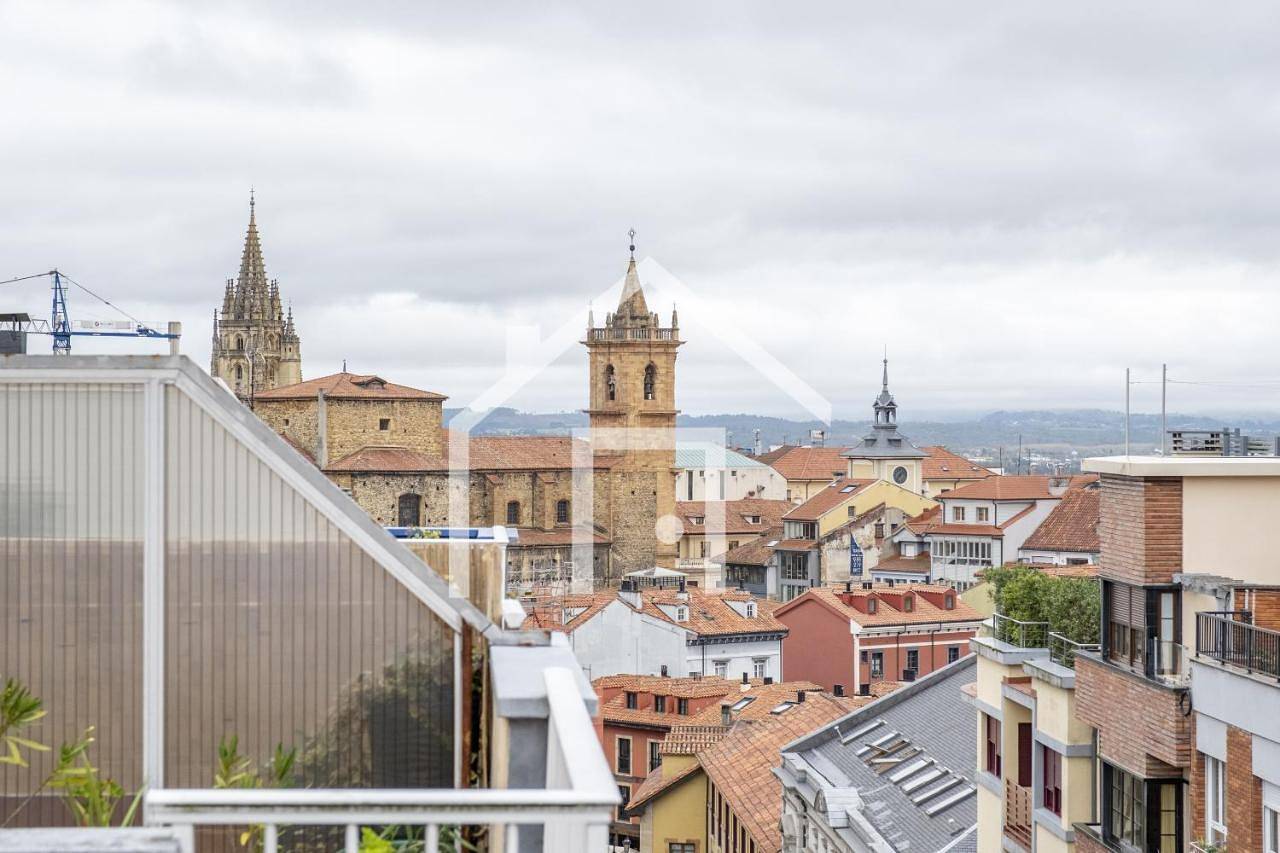 Apartamento entero, Ático Quintana Ii - con terraza, en el centro con Wifi y garaje in Oviedo, Cordillera Cantábrica