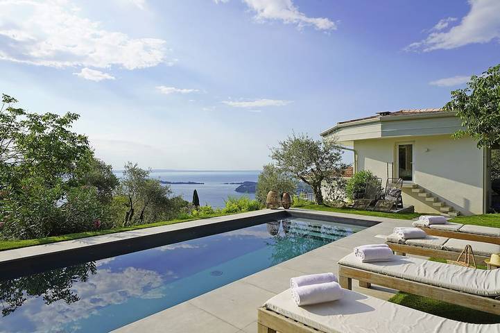 Villa für 12 Personen, mit Whirlpool und Garten sowie Terrasse in Salò