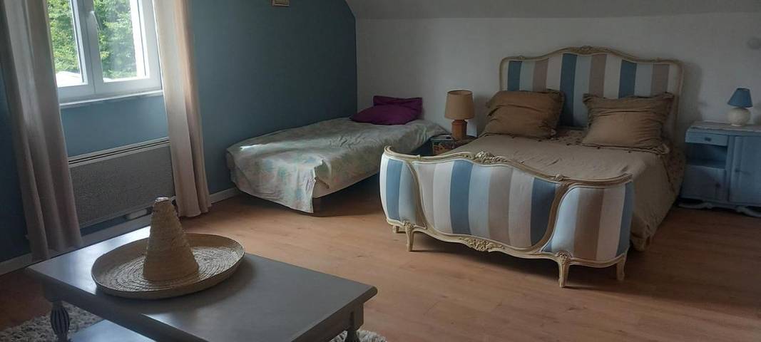 Chambre d’hôte pour 3 personnes, avec Terrasse ainsi que Jardin et Vue dans Pas-en-Artois